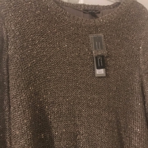 Beautiful gold shimmery asymmetrical sweater - Picture 2 of 6